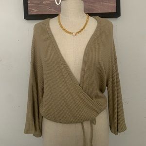 Low cut long sleeve shirt